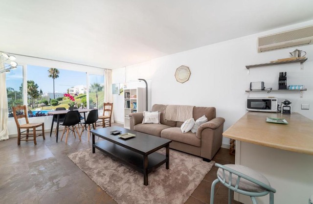 Azahara I, 25A small cozy apartment with great views located in the popular area of Nueva Andalucia