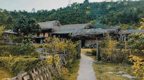 Bình Bản Liền Homestay - Vang A Binh