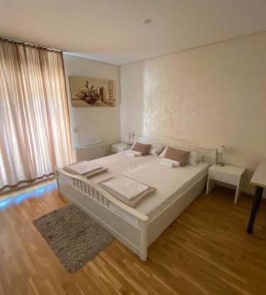 B&B Alex18