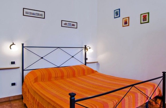 B & B in Rome ANCIENT PIPE Orange Room