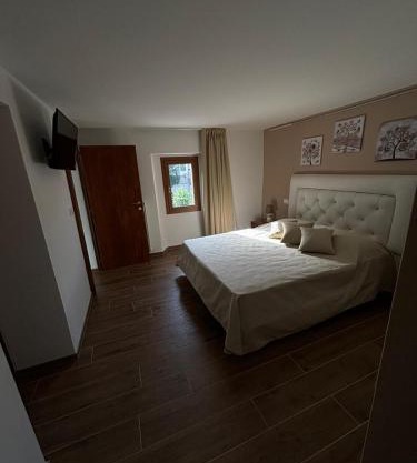 b&b JCM