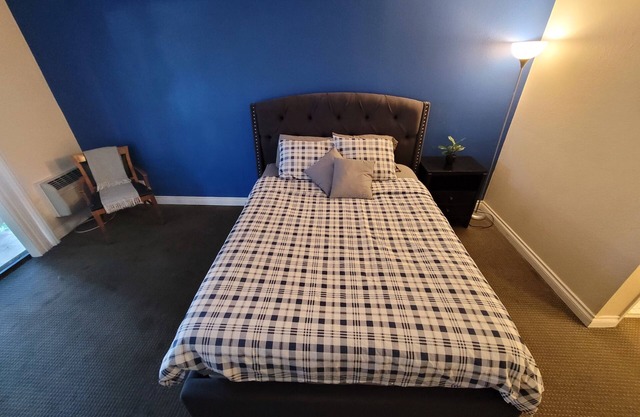 (B08) Deluxe Hotel Style Unit