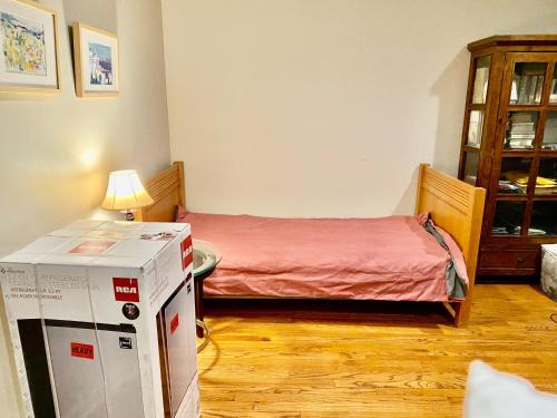 B3 A private room in Naperville downtown with desk and Wi-Fi near everything