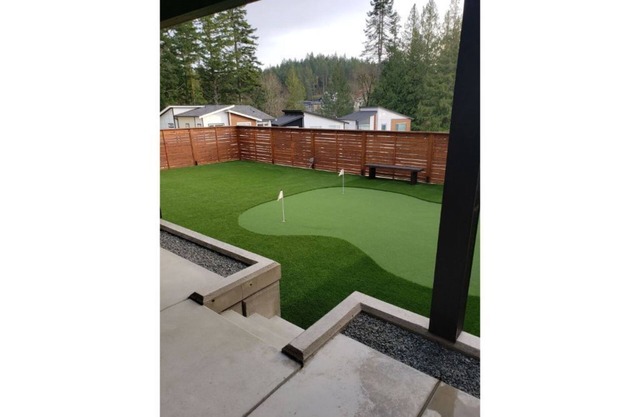 Bachelor's Green Oasis: With Putting Green