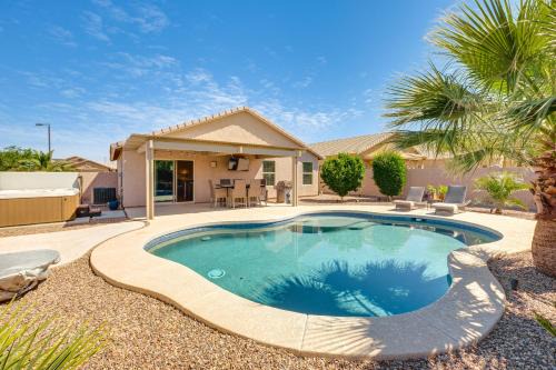 Backyard Oasis Updated San Tan Valley Escape