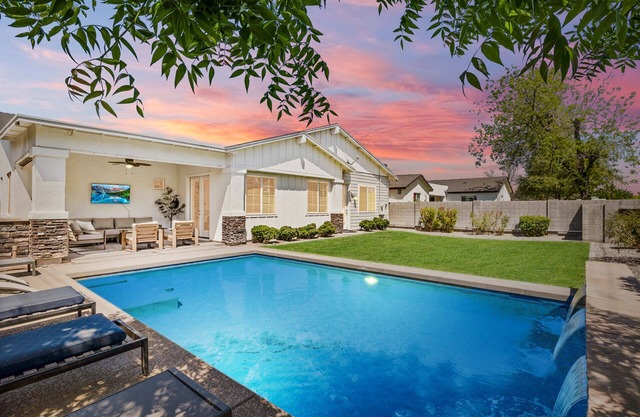 Backyard Resort Heated Pool Cabana Outdoor Kitchen Near Old Town