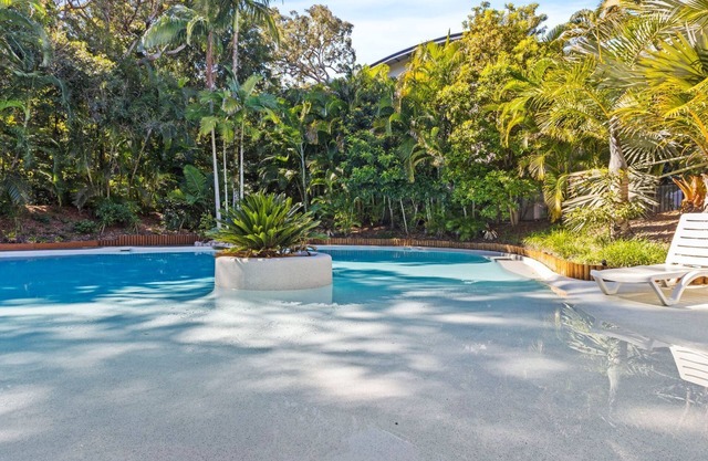 Baden 38 - Rainbow Shores. Pool. Tennis Court. Walk to beach