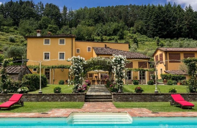 Badia Cantignano Villa Sleeps 15 with Pool Air Con and WiFi