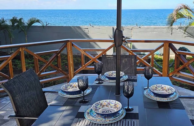 Bagga Beach Cottage - Steps to Beach; Ocean & Mountain Views; AC; WiFi; 2BR