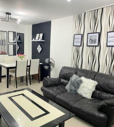 Balcony & 2BR TownHouse - near Clark Airport & Aqua Planet - TRP2