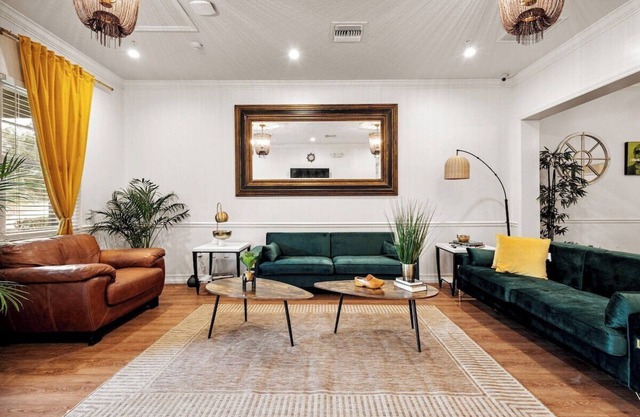 Banana Leaf Villa-Marley Suite with Living Room