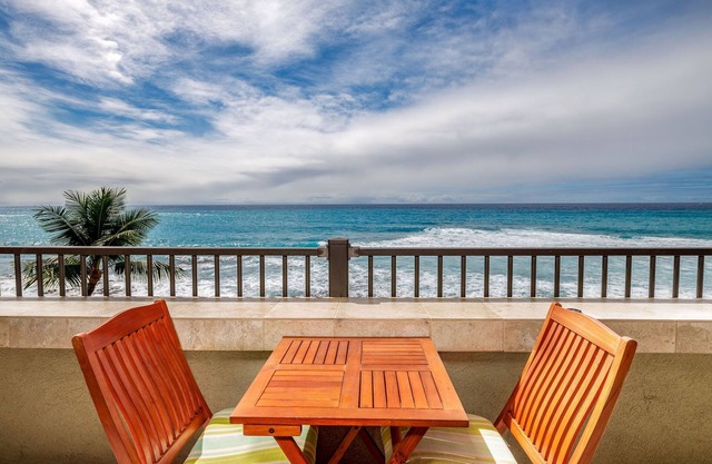 Banyan Tree 404:Top Floor DIRECT oceanfront condo