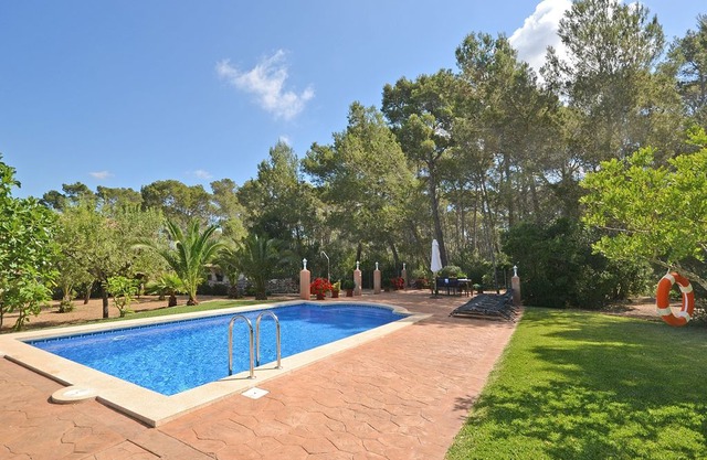 BARBARA - Country house with big garden and swimming pool in Santa Maria