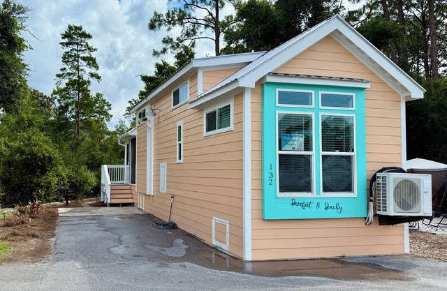 Barefoot & Beachy! Cute, Cozy Cottage-Sleeps 4n