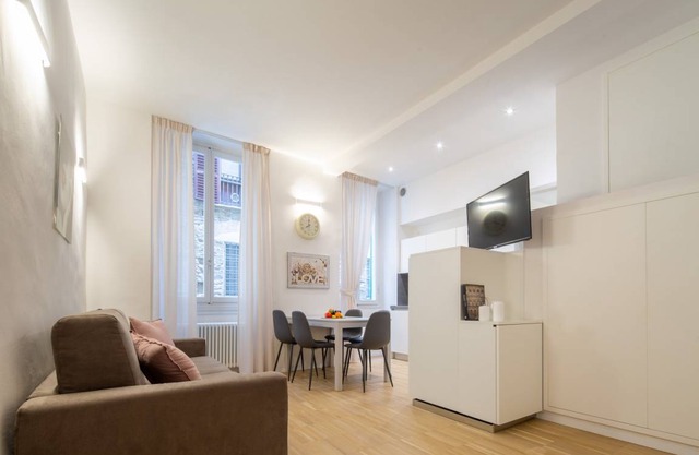 Bargello Modern apartment