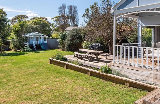Barker Cottage with Spa in Flinders
