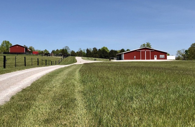 Barndominium on the Bourbon Trail - Hot Tub and Horses! Dog and Horse friendly!