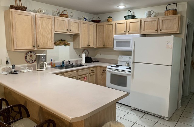 Barrier Dunes Poolside, 3BR/3 BATH, 5 FEET FROM THE POOL AND PATH TO THE BEACH
