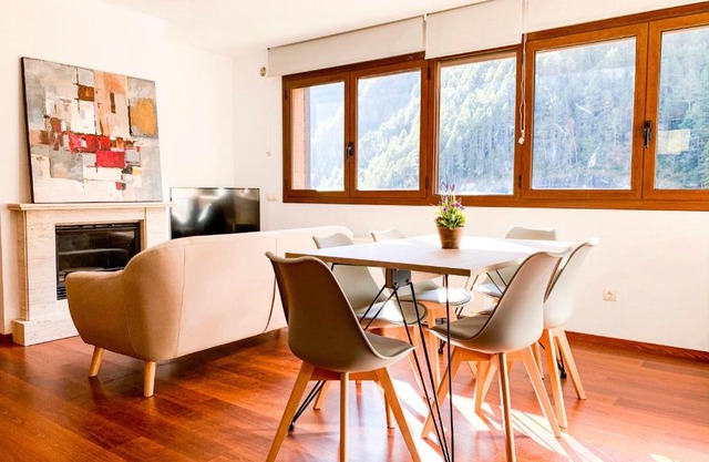 Barthe Holidays I Apartamento moderno 5PAX en Arinsal I Ideal para familias, Parking, Pet friendly I Coma Pedrosa