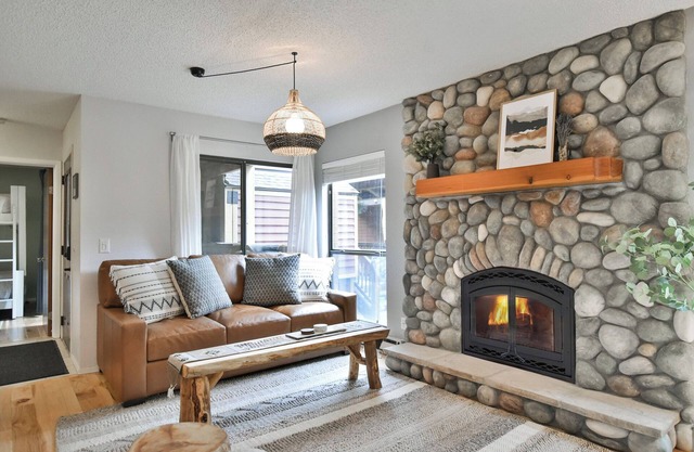 Base 9 Sasquatch Ski Lodge: Recently Updated, Close to Town
