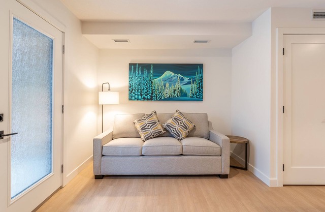 Basecamp Resorts Revelstoke I One Bedroom Suite (Dog Friendly)