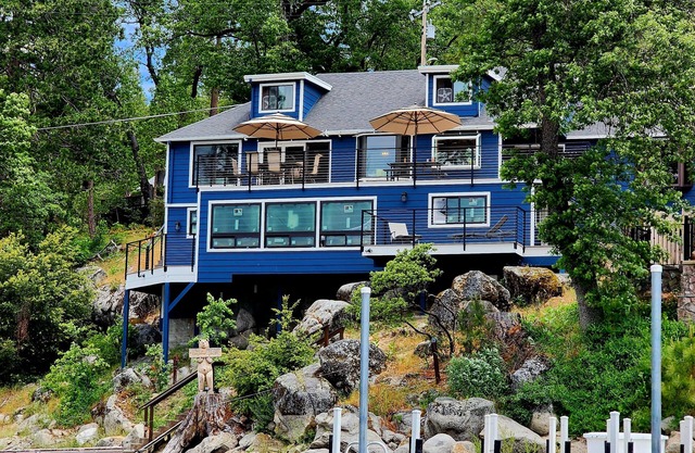 Bass Lakefront Luxury w/private dock and game/bar room