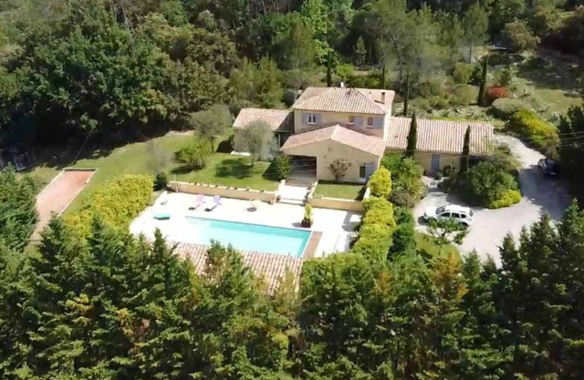 Bastide Provençale de 220m2,sansvis à vis Avec Piscine sur un Terrain de 10000m2