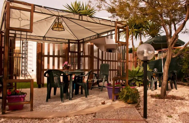 Batu villa with garden two minutes from the sea