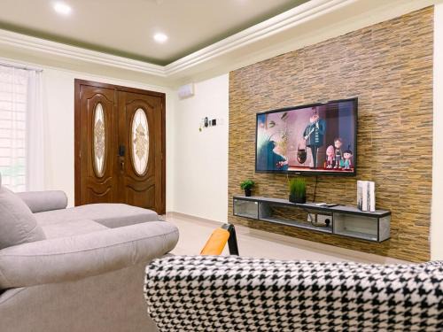 Batu Caves Cozy 2 Storey House with Free Netflix
