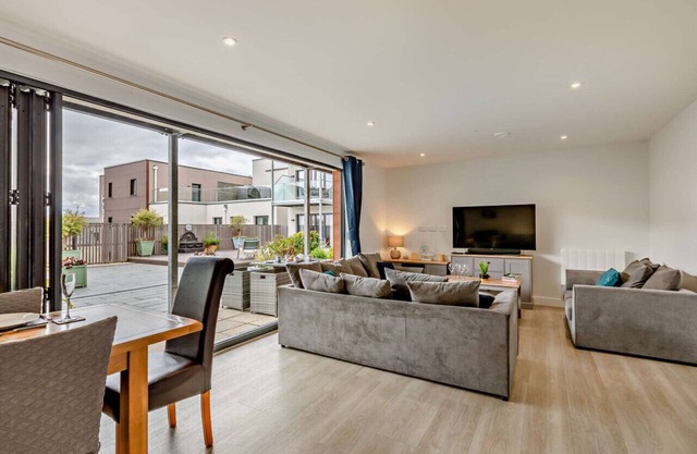 Bay Hideaway - C2 - Two Bedroom Apartment, Sleeps 4