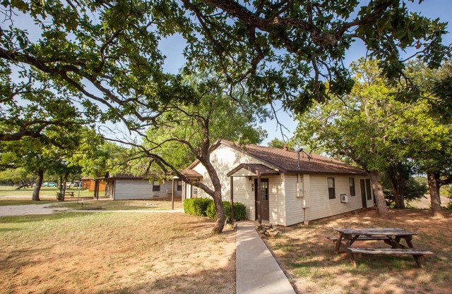 Bay Landing Camping Resort Cabin 4