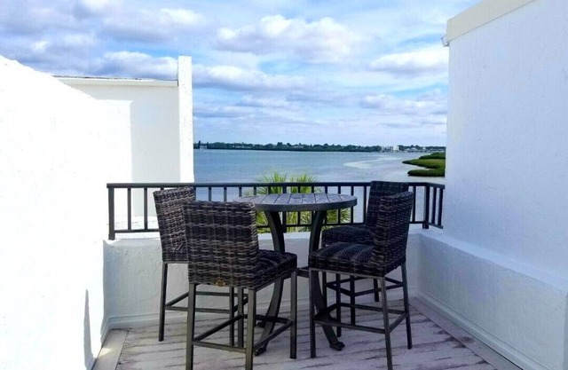 Bayfront Beauty on Manasota Key