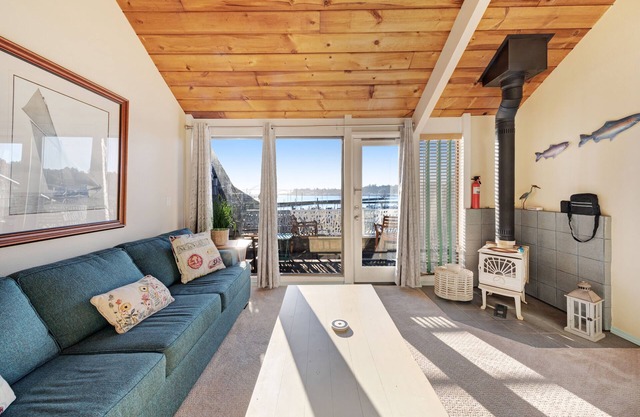 Bayfront Condo with Spectacular Views & a Shared Gym