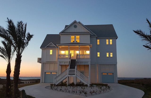 BAYFRONT! HOT TUB! ELEVATOR! FIRE PIT! POINTE WEST RESORT: A Bit of Heaven