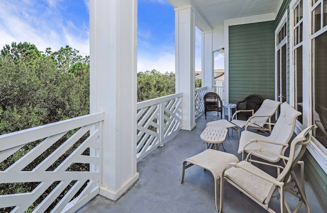 Bayside Gated Resort ~ Full Kitchen ~ Private Balcony ~ Resort Pool