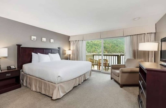 Bayside Waterfront King Ocean Views King Bed Pool