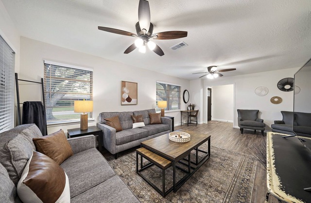Baytown Family Oasis: Large Private Yard | Pets OK