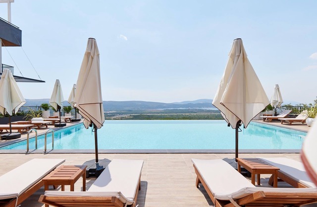 Bayview Hills Luxury Residences