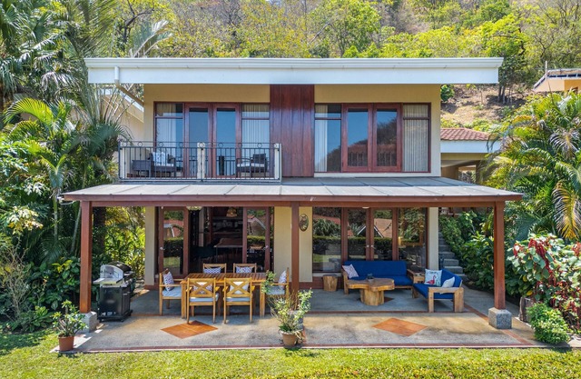 Bayview resort villa w/BBQ area, shared pool, amazing views, and beach access