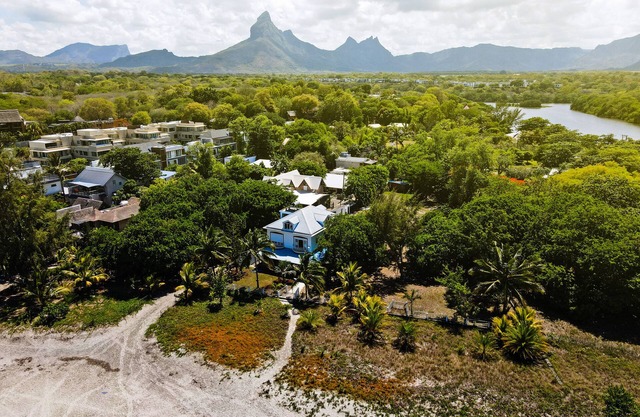 BayVilla BriMar – Beachfront Escape in Tamarin