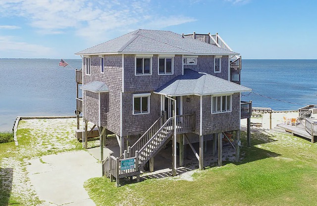 Baywatch - Fresh 3 Bedroom SoundFront Home in Frisco