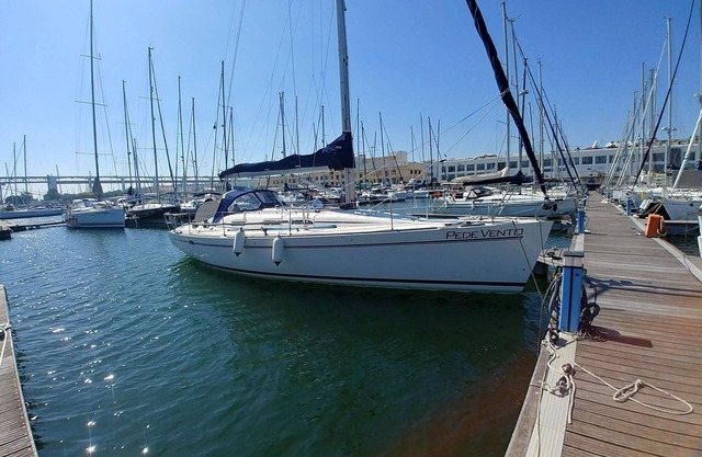 Be Local - Sleep aboard a sailing boat in Lisbon