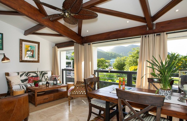 Beach Access, Gorgeous 2 bedrooms 160 M² Marina Anse Marcel