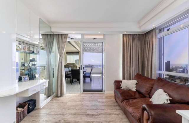 Beach and mountain views apartment