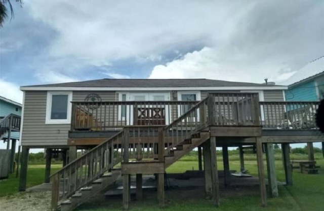 Beach and river view cottage with deck and specatuclar views.