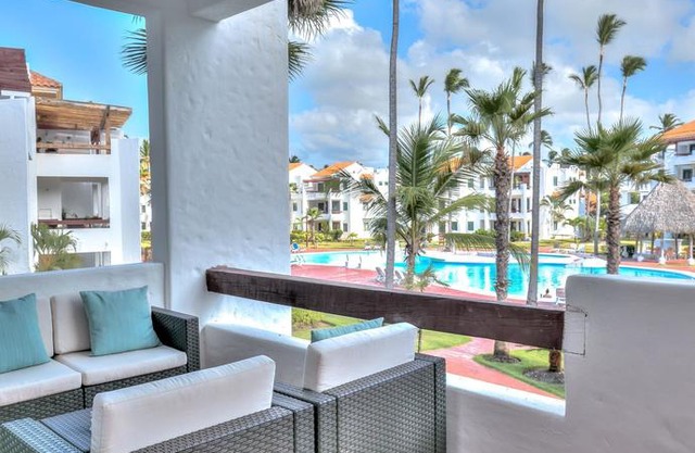 Beach Apartment 10mbps internet and Smart TVs
