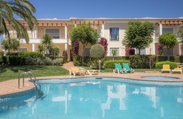 Beach Apartment with Pool in Porto de Mos, Lagos