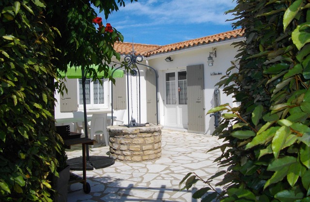 Beach at 15min and shops at 300m, ideal home for families and friends