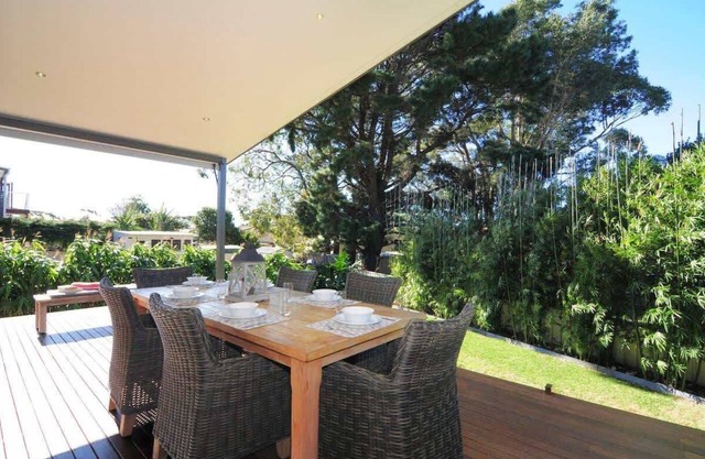 Beach Bliss - pet-friendly central Vincentia home