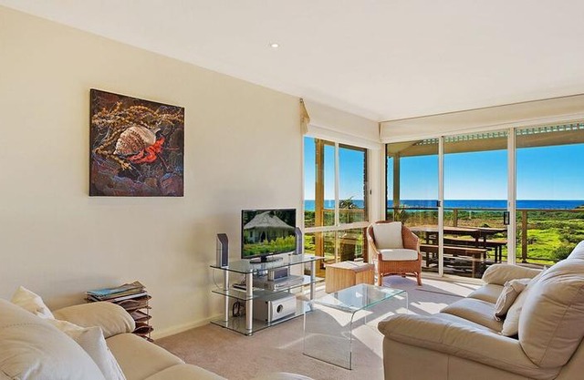 Beach Breakers Apartment - Stunning Views